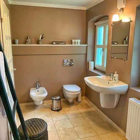 - Vejroe Resort Vejro