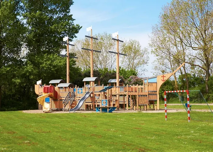- Vejroe Resort *